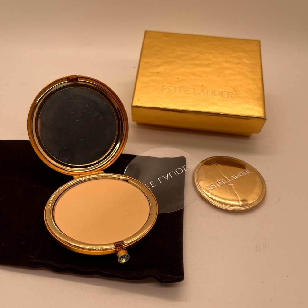Estée Lauder ‘March’ Angel Compact Lucidity Transparent 06 pressed powder. - Picture 4 of 14